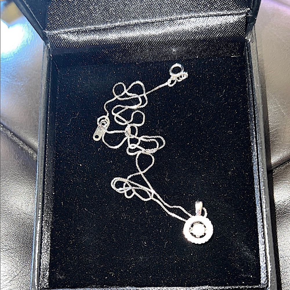 Elegant 10kt 1/5 diamond pendant andchain18”